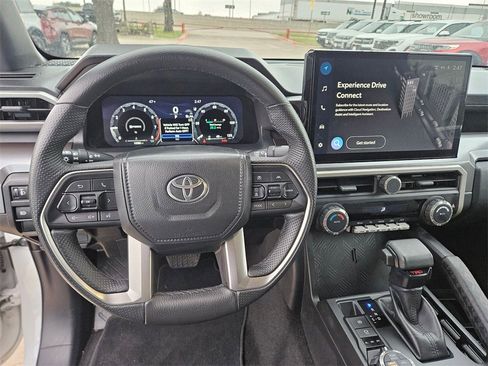 Used 2025 Toyota Tacoma TRD Off-Road image 16
