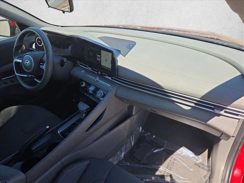 Used 2024 Hyundai Elantra SEL FWD image 22