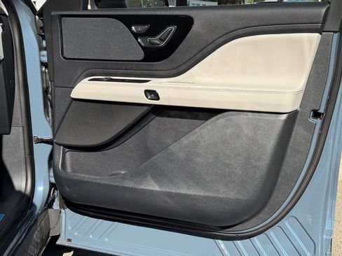 New 2026 Lincoln Aviator AWD image 5