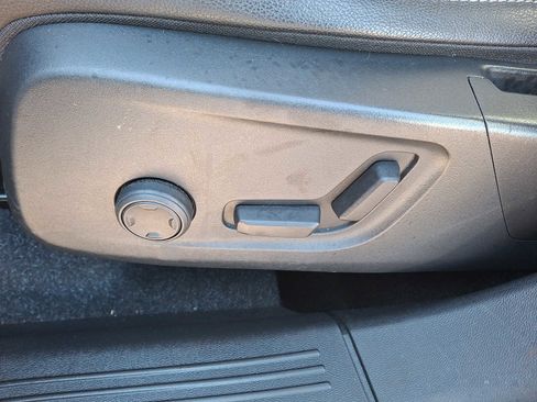 Used 2019 Volvo XC40 T5 Momentum image 10