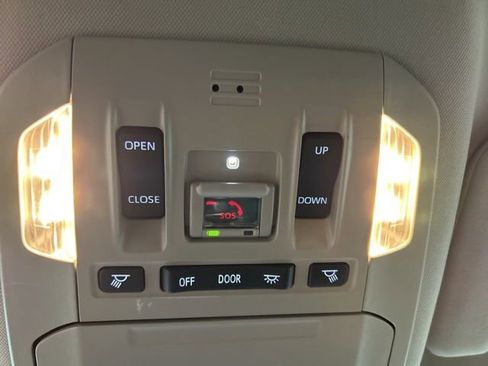 Used 2023 Toyota Highlander Limited image 13