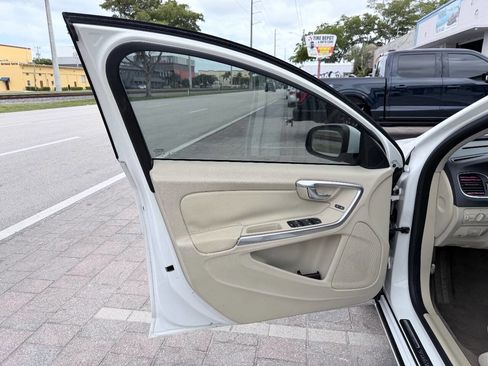 Used 2012 Volvo S60 T5 FWD image 15