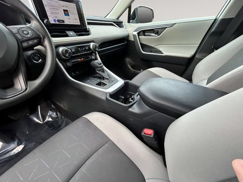 Used 2025 Toyota RAV4 XLE AWD/4WD image 10