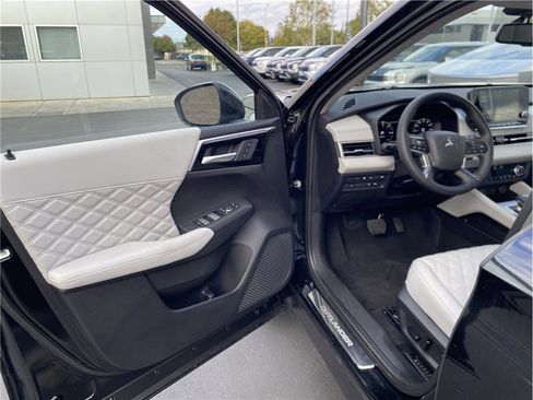 New 2025 Mitsubishi Outlander SEL AWD/4WD image 11