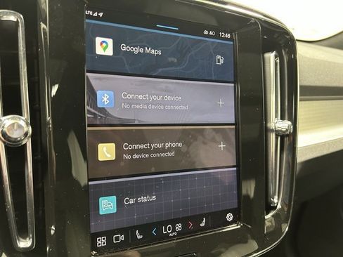 Certified 2025 Volvo XC40 B5 Core image 18