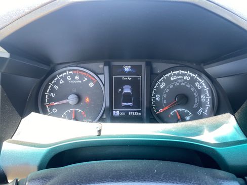 Used 2021 Toyota Tacoma SR RWD image 28