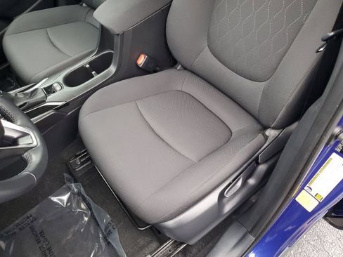Used 2025 Toyota Corolla Cross LE FWD image 12