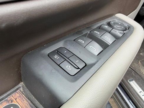 Used 2022 Chevrolet Tahoe Z71 w/ Luxury Package AWD/4WD image 21