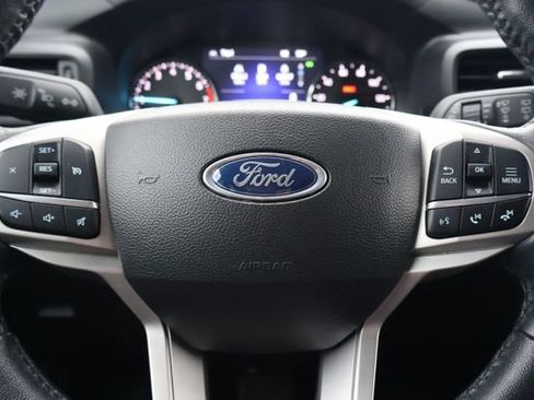 Used 2023 Ford Explorer XLT AWD/4WD image 9
