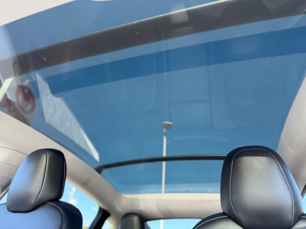 Used 2020 Tesla Model Y Long Range AWD/4WD image 20