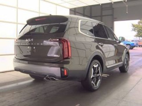 Used 2025 Kia Telluride S AWD/4WD image 7