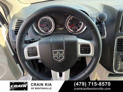 Used 2014 Dodge Grand Caravan SXT w/ UConnect Hands-Free Group FWD image 18