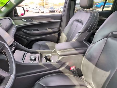 Used 2024 Jeep Grand Cherokee Limited AWD/4WD image 27