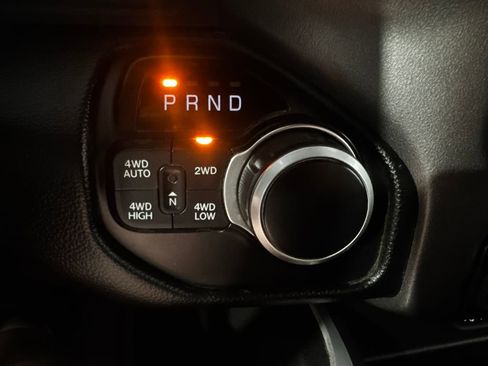 Used 2021 RAM 1500 4x4 Crew Cab image 38