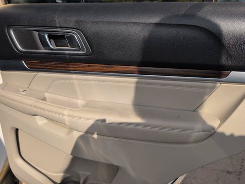 Used 2018 Ford Explorer Limited w/ Ford Safe & Smart Package FWD image 35