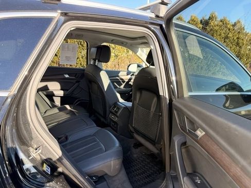 Used 2021 Audi Q5 e Premium Plus w/ Premium Plus Package image 13