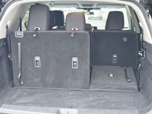Used 2025 Nissan Pathfinder SV FWD image 32
