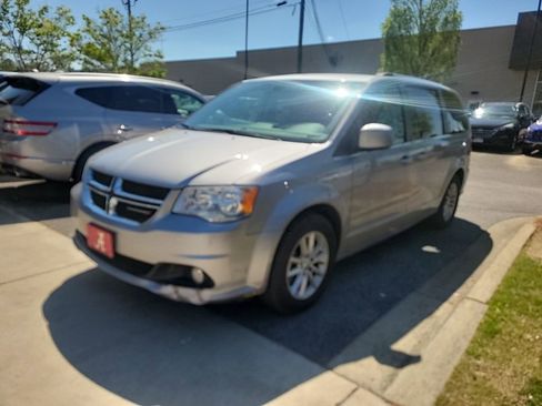 Used 2018 Dodge Grand Caravan SXT image 1