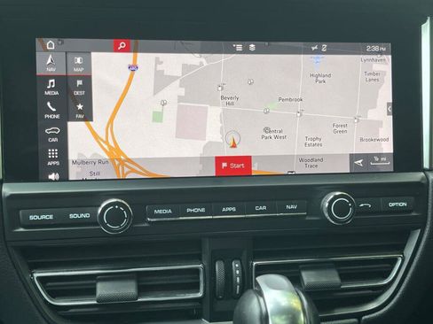 Used 2019 Porsche Macan AWD/4WD image 23