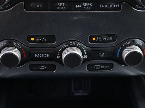 Used 2019 Nissan Pathfinder SL FWD image 38