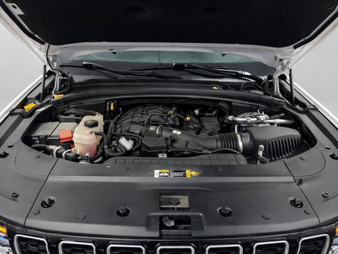 Used 2023 Jeep Grand Cherokee Limited image 11