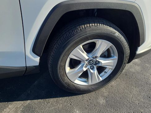 Used 2021 Toyota RAV4 LE image 27