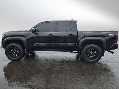 Certified 2025 Toyota Tacoma TRD Off-Road AWD/4WD image 8