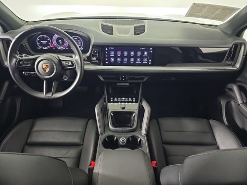 Certified 2024 Porsche Cayenne AWD/4WD image 28