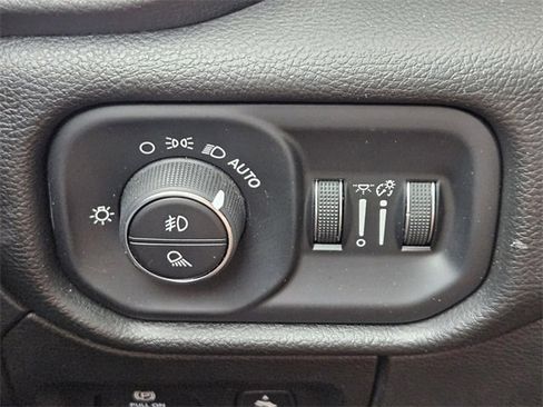 Used 2022 RAM 1500 Laramie AWD/4WD image 22