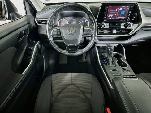 Used 2021 Toyota Highlander LE AWD/4WD image 20