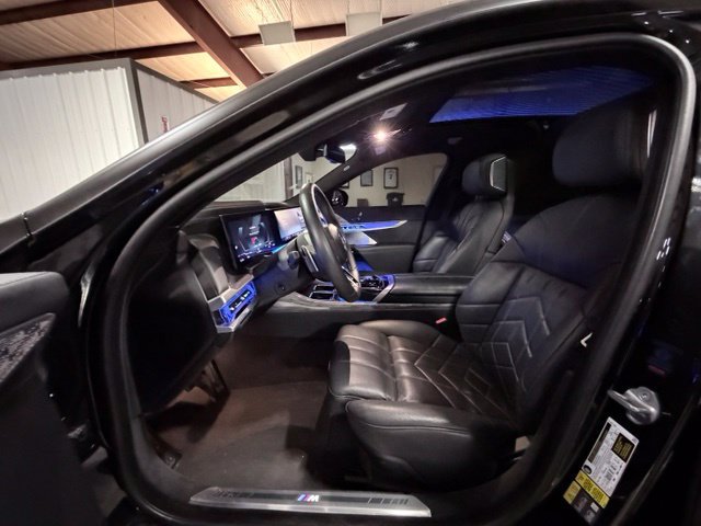 Used 2024 BMW i7 eDrive50 w/ M Sport Package RWD image 15