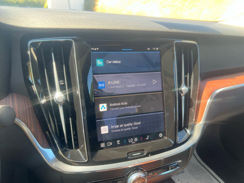 Used 2025 Volvo S60 B5 Plus image 18