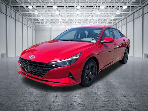 Used 2023 Hyundai Elantra SEL w/ Cargo Package FWD image 3