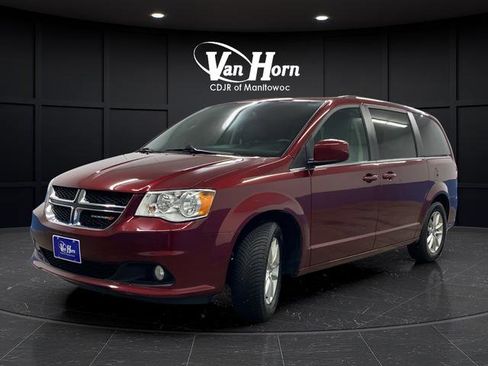 Used 2020 Dodge Grand Caravan SXT w/ Driver Convenience Group FWD image 3