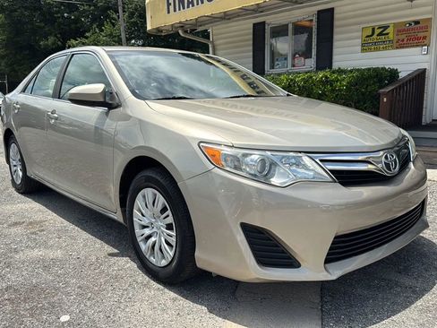 Used 2013 Toyota Camry LE FWD image 1