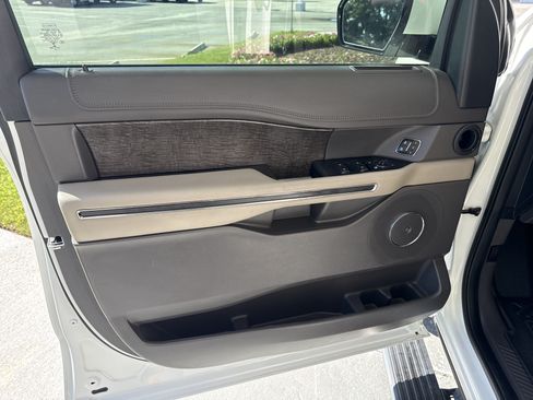 Used 2021 Ford Expedition Limited RWD image 13