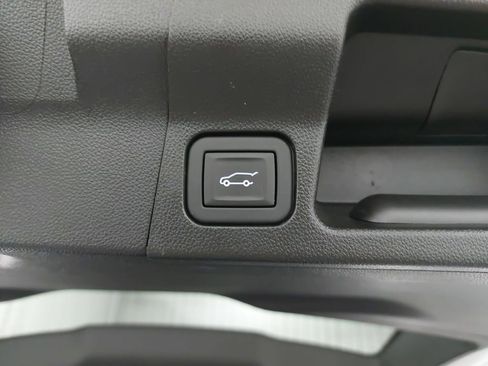 Used 2023 GMC Acadia SLT w/ Trailering Package image 15