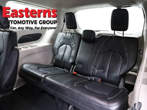 Used 2023 Chrysler Pacifica Touring-L FWD image 26
