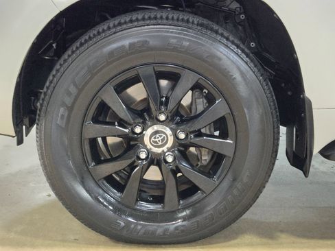 Used 2019 Toyota Land Cruiser AWD/4WD image 19