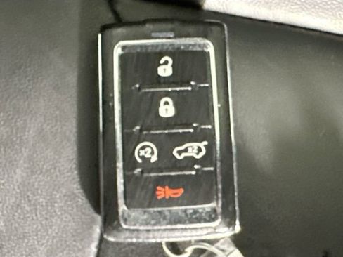 Used 2022 Jeep Grand Cherokee L Limited w/ Black Appearance Package image 18