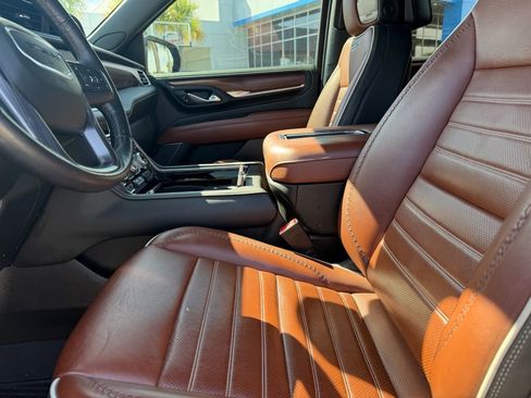 Used 2023 GMC Yukon Denali Ultimate image 8