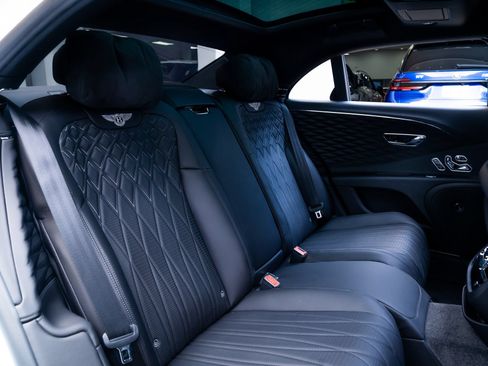 Used 2021 Bentley Flying Spur V8 AWD/4WD image 23