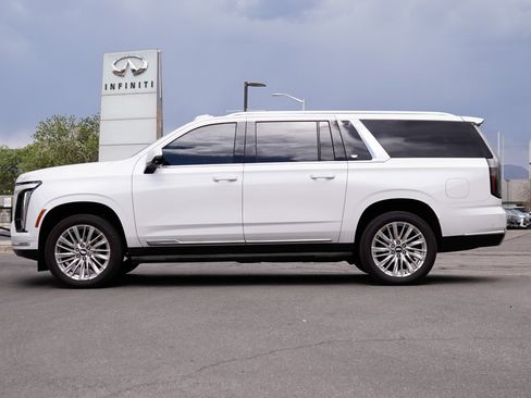 Used 2025 Cadillac Escalade ESV Premium Luxury w/ LPO, Floor Liner Package AWD/4WD image 6