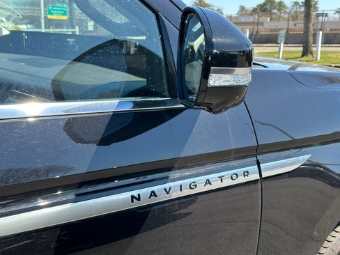 Used 2025 Lincoln Navigator Reserve AWD/4WD image 14