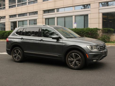 Used 2019 Volkswagen Tiguan SEL AWD/4WD image 2