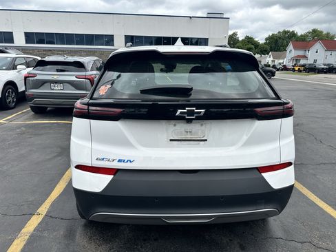 Used 2023 Chevrolet Bolt EUV LT w/ Comfort Package FWD image 7