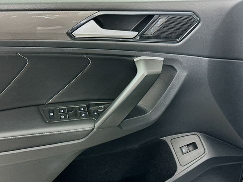 Used 2024 Volkswagen Tiguan SE image 15