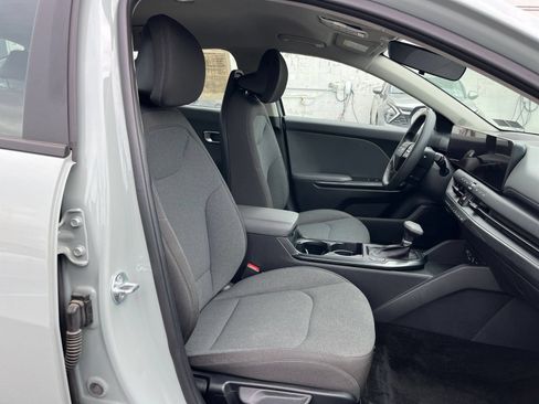 Used 2025 Kia K4 FWD image 36
