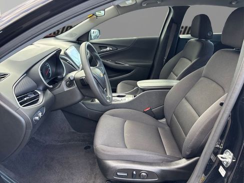 Used 2025 Chevrolet Malibu LT image 9