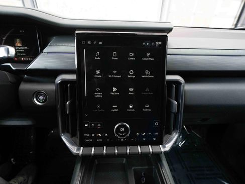 Used 2024 GMC Acadia AT4 w/ Luxury Package image 17